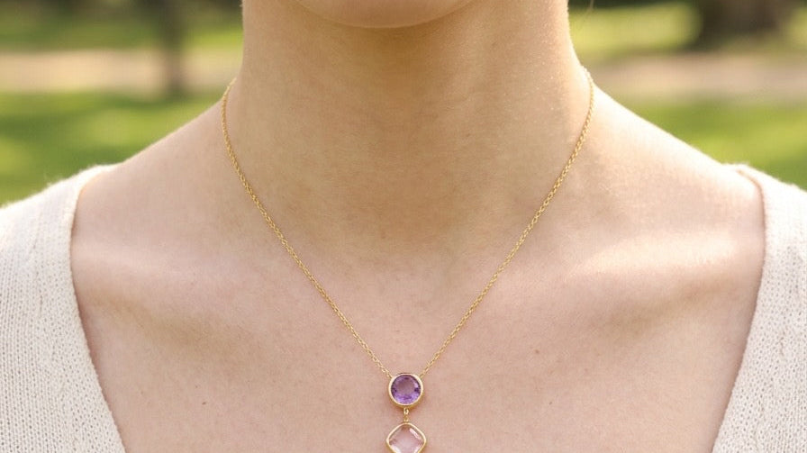 Peut-on se doucher avec des bijoux en acier inoxydable ?
